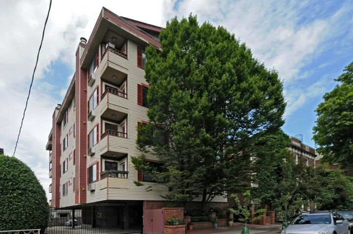 Property Photo:  215 14th Ave E 203  WA 98112 