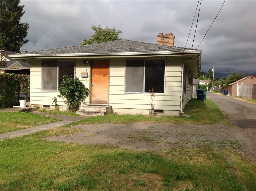 Property Photo:  12 J St SE  WA 98002 