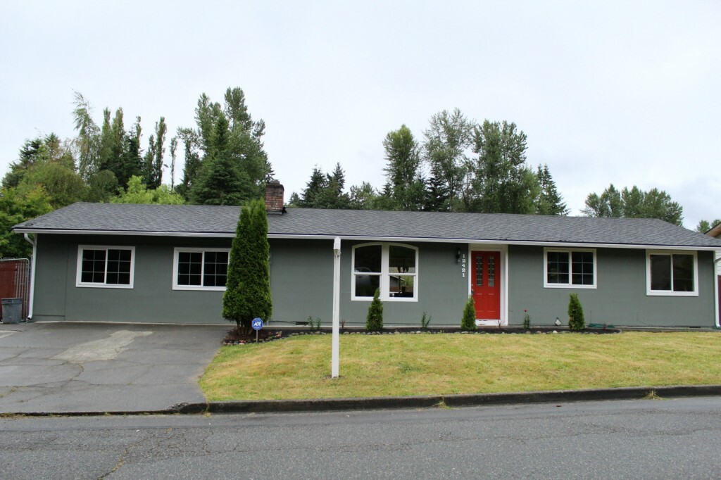 Property Photo:  12421 SE 201st Place  WA 98031 