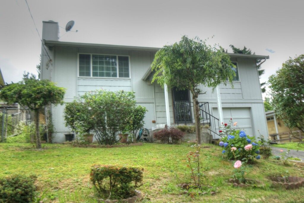 Property Photo: 6122 Gould Ave S WA 98108