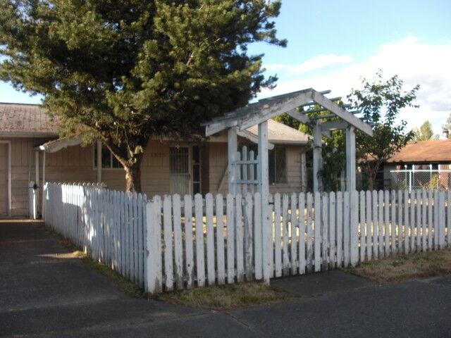 Property Photo: 1325 S 84th St WA 98444