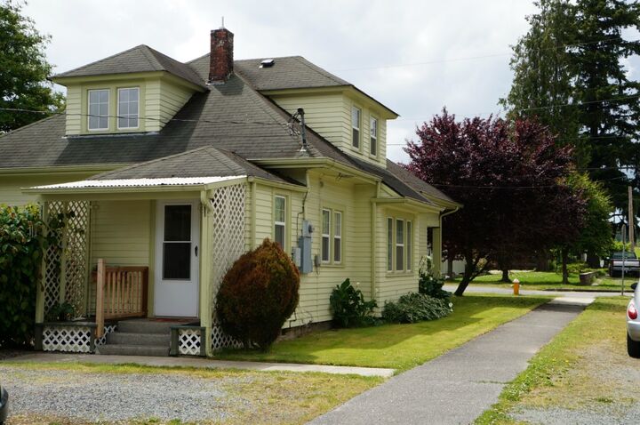 Property Photo: 1302 Virginia St WA 98273