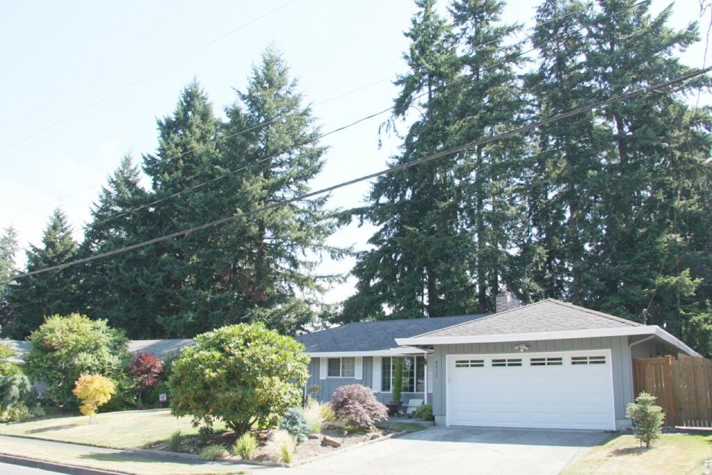 Property Photo:  6522 121st Place SE  WA 98006 