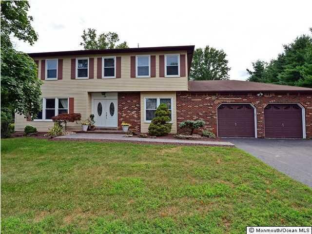 Property Photo:  19 Peach Tree Court  NJ 07746 