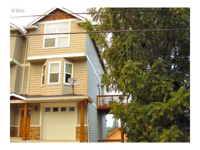 Property Photo: 1530 Wasco St 100 OR 97031