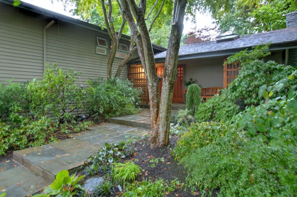 Property Photo: 7432 78th Ave SE WA 98040
