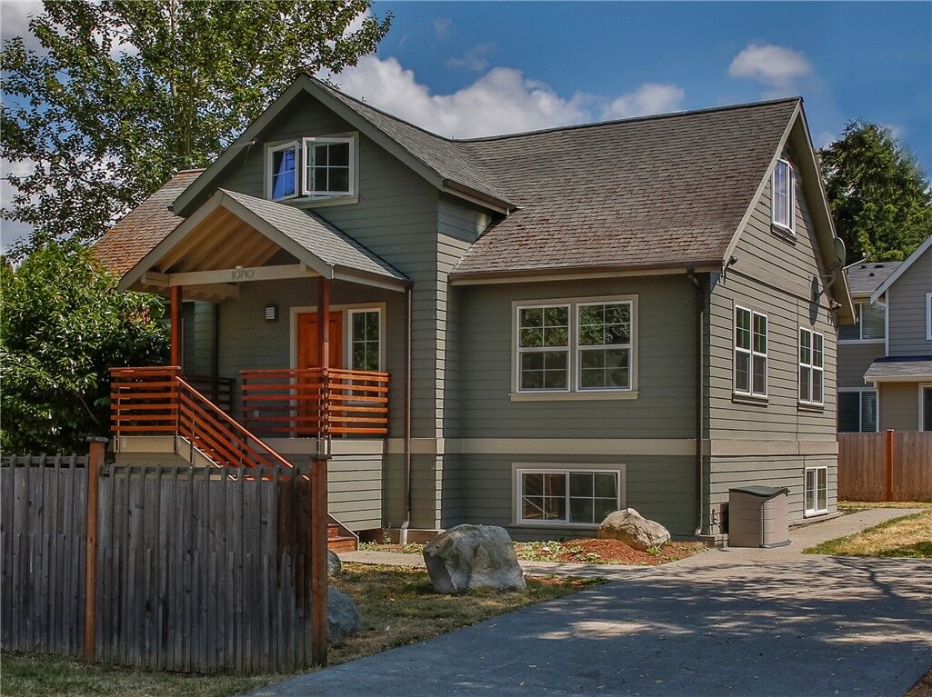 Property Photo:  10710 22 Avenue SW  WA 98146 