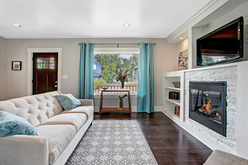 Property Photo:  2508 E Howell St  WA 98122 