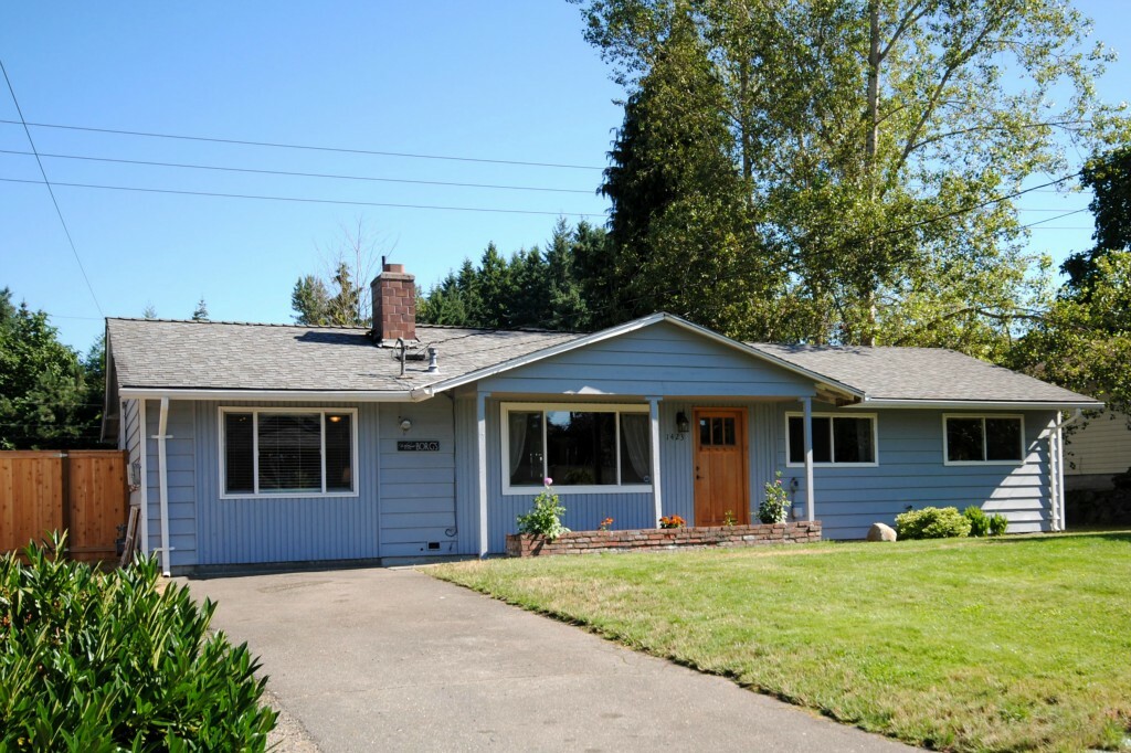 Property Photo:  1423 212th Place SW  WA 98036 