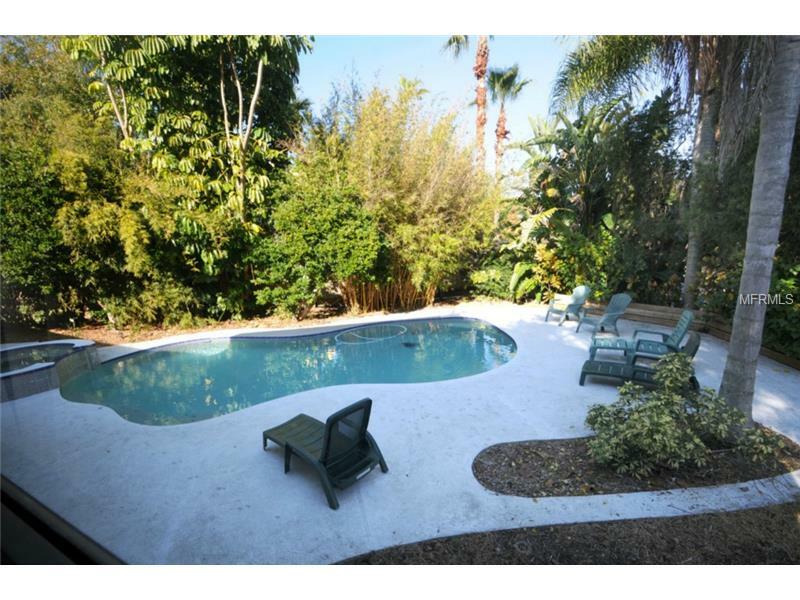 Property Photo:  417 Flamingo Circle  FL 34683 