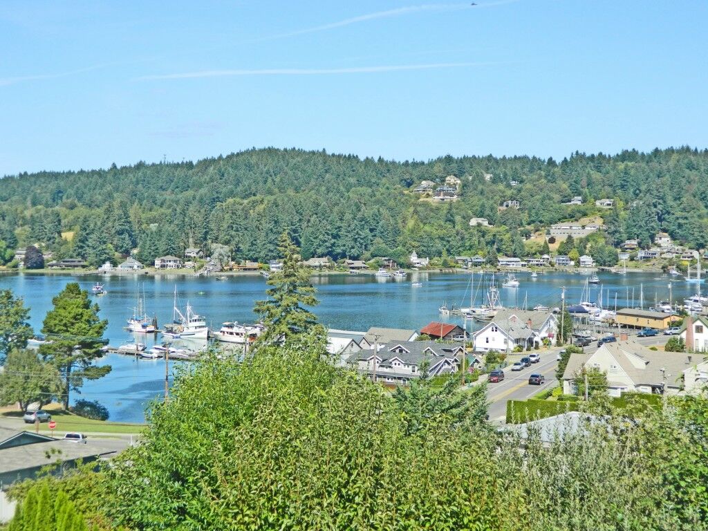 Property Photo:  8125  Bayridge Avenue  WA 98332 