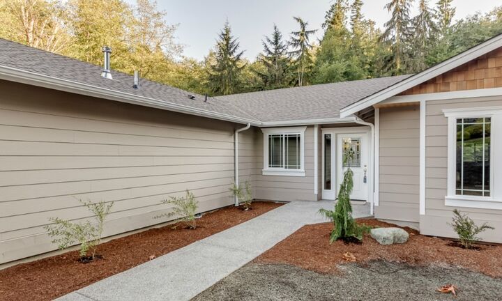 Property Photo:  177 Belmont Place  WA 98282 