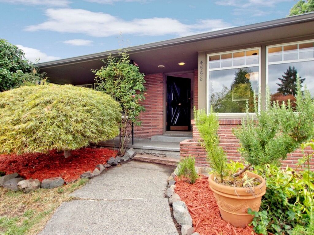 Property Photo:  4556 Purdue Avenue NE  WA 98105 