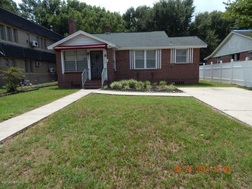 Property Photo:  466 W 67th Street  FL 32208 