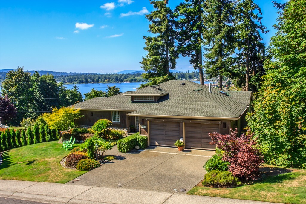 Property Photo:  2903 Huntington Dr  WA 98226 