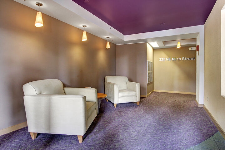 Property Photo: 225 NE 65th St 502 WA 98115