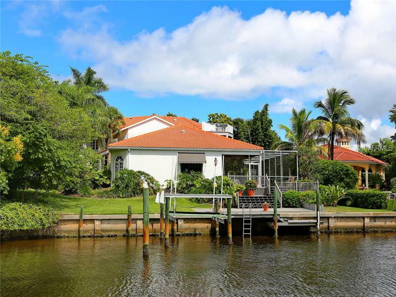 Property Photo:  447 Bird Key Drive  FL 34236 