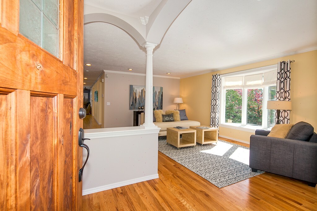 Property Photo: 2220 E Aloha St WA 98112