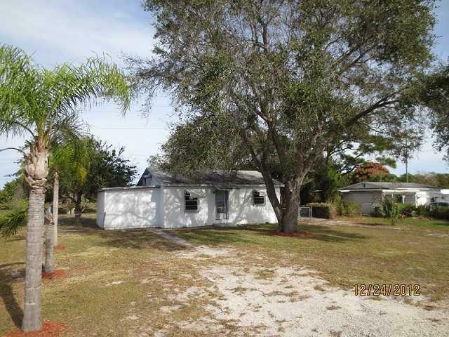 Property Photo:  118 Indian Hills Drive  FL 34982 