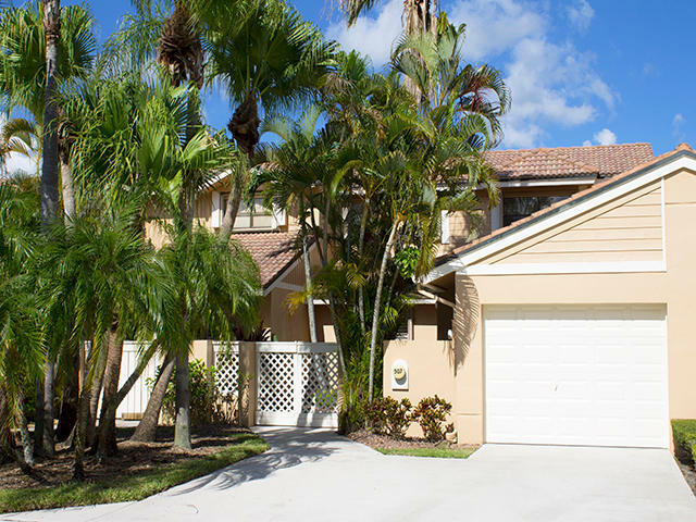 Property Photo: 507 Prestwick Circle FL 33418