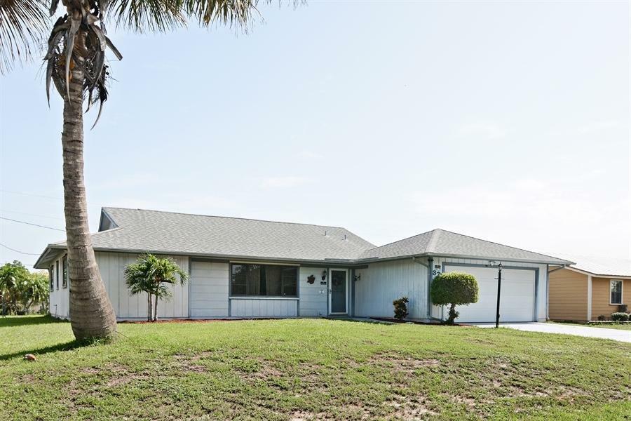 Property Photo: 371 SE Fairchild Avenue FL 34984