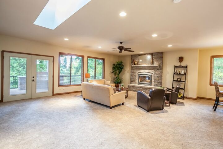 Property Photo:  21124 46th Ave SE  WA 98021 