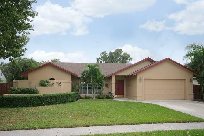 Property Photo:  2622 Yarmouth Drive  FL 33414 