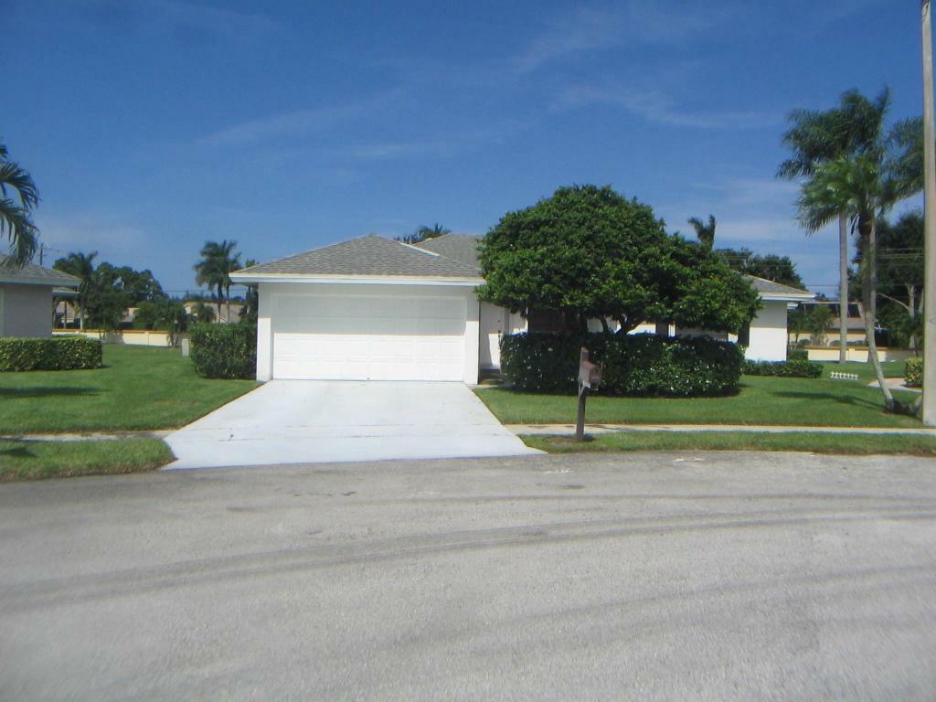 Property Photo:  10589 Pineada Circle  FL 33436 