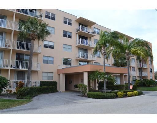 Property Photo:  500 Executive Center Drive M4  FL 33401 