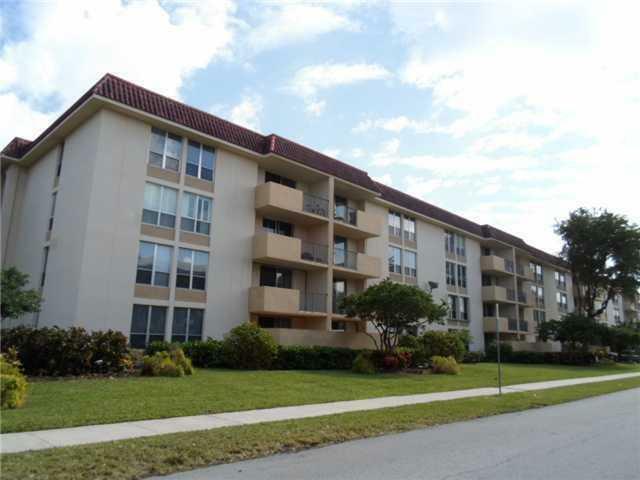 Property Photo:  1000 Spanish River Road Apt 4P  FL 33432 