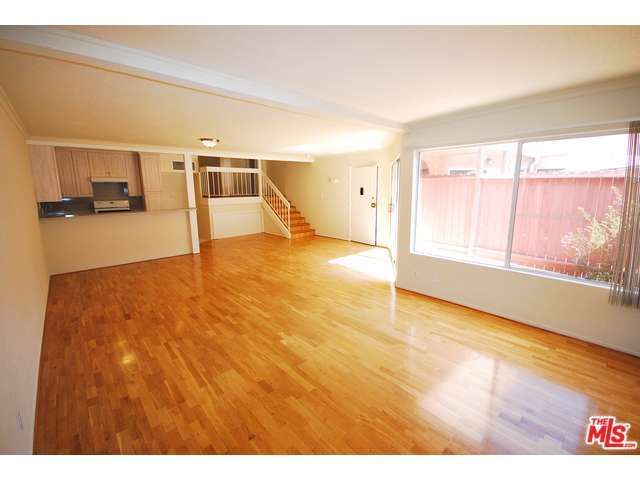 Property Photo: 7924 Woodman Ave 37 CA 91402