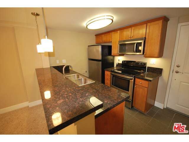 Property Photo:  10982 Roebling Ave 105  CA 90024 