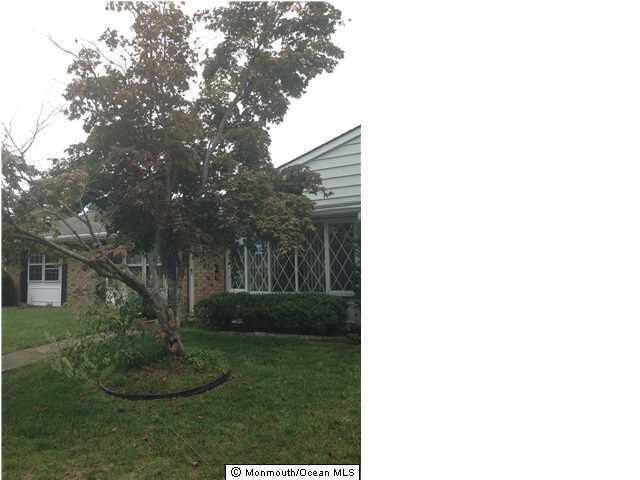 Property Photo:  28 Cambridge Circle  NJ 08759 