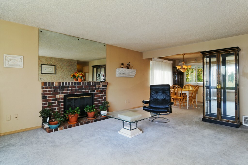 Property Photo:  13315 3rd Ave NE  WA 98125 