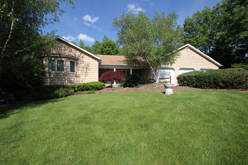3 Malibu Dr  Vernon Twp. NJ 07462 photo