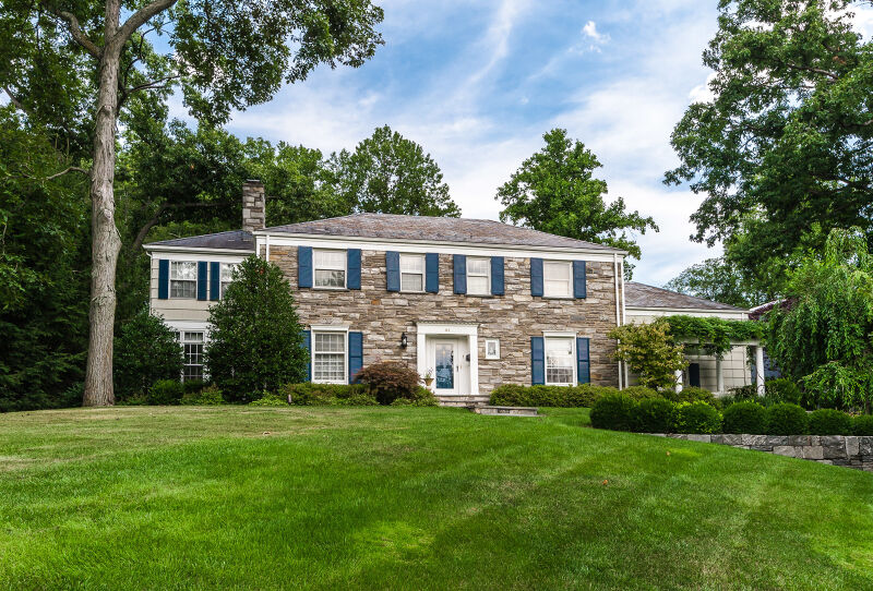 Property Photo:  42 Fairfield Ter  NJ 07078 