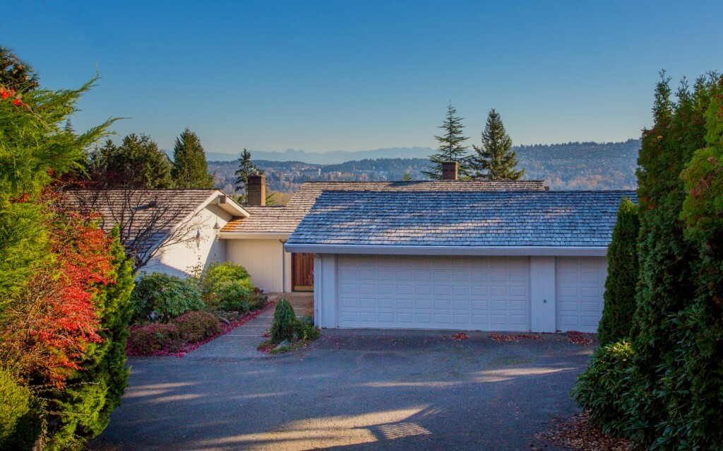 Property Photo:  4240 Crestwood Place  WA 98040 