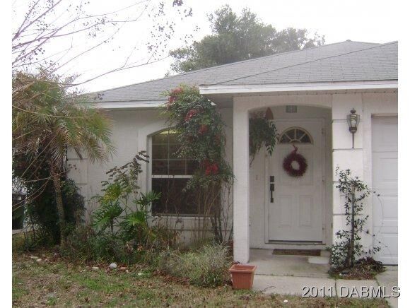 Property Photo: 816 Little Town Road FL 32127