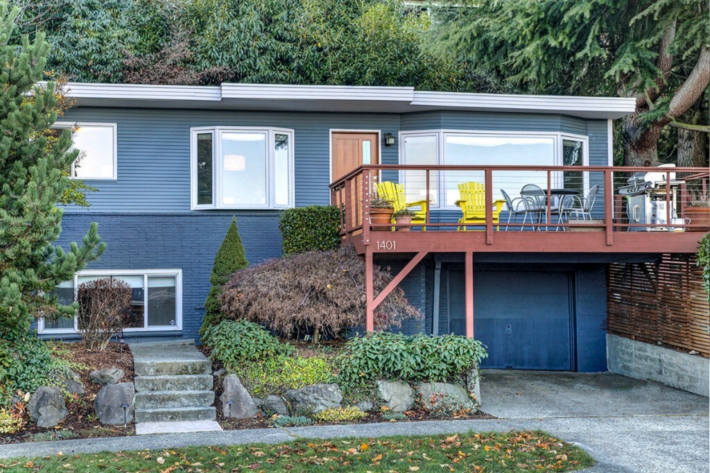Property Photo: 1401 33rd Ave S WA 98144