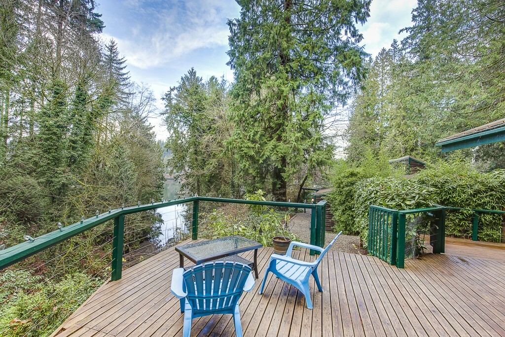 Property Photo: 8744 Woodbank Dr NE WA 98110