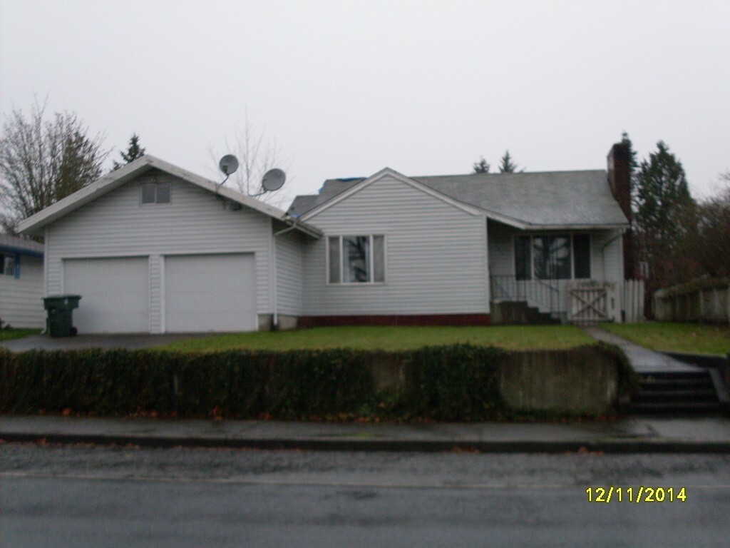 Property Photo:  404 Tenth St  WA 98290 