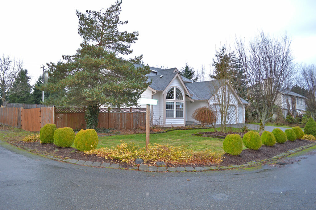 Property Photo:  12701 224th St Ct E  WA 98338 