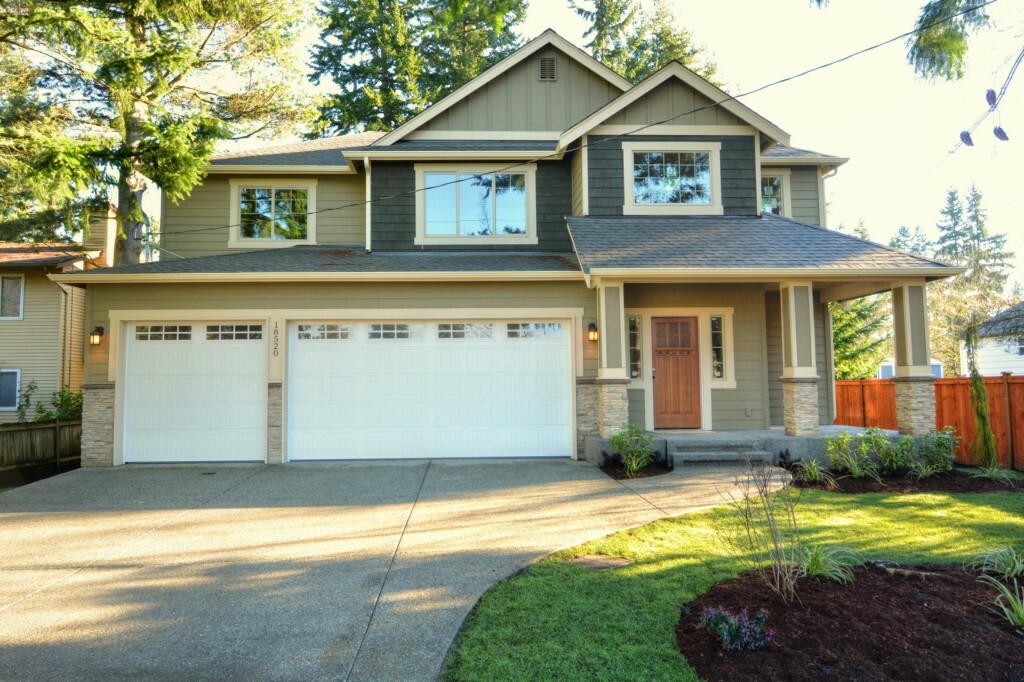 Property Photo:  18520 Ashworth Ave N  WA 98133 