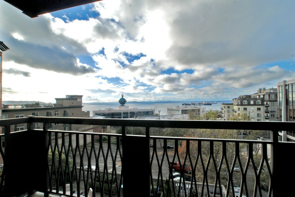 Property Photo:  133 Queen Anne Ave N 406  WA 98109 