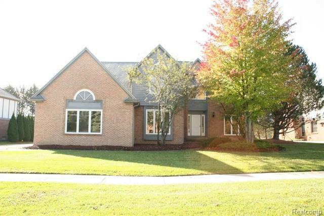 Property Photo:  291 Cross Creek  MI 48306 