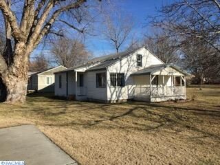 Property Photo:  802 W 9th Street  WA 99320 