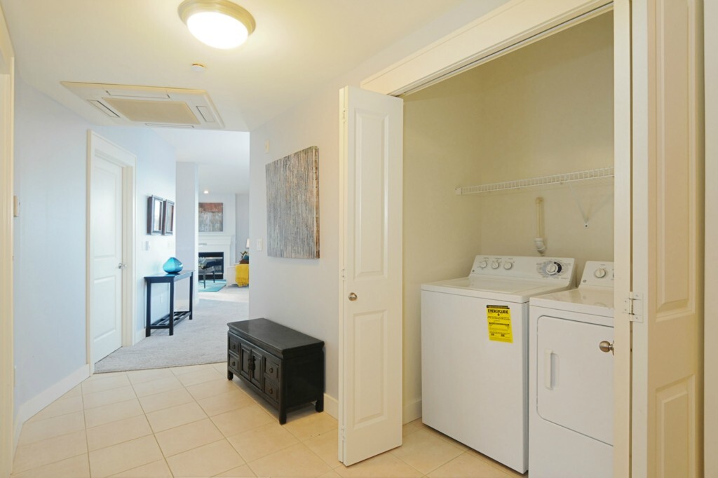Property Photo: 3217 Eastlake Ave E 301 WA 98102