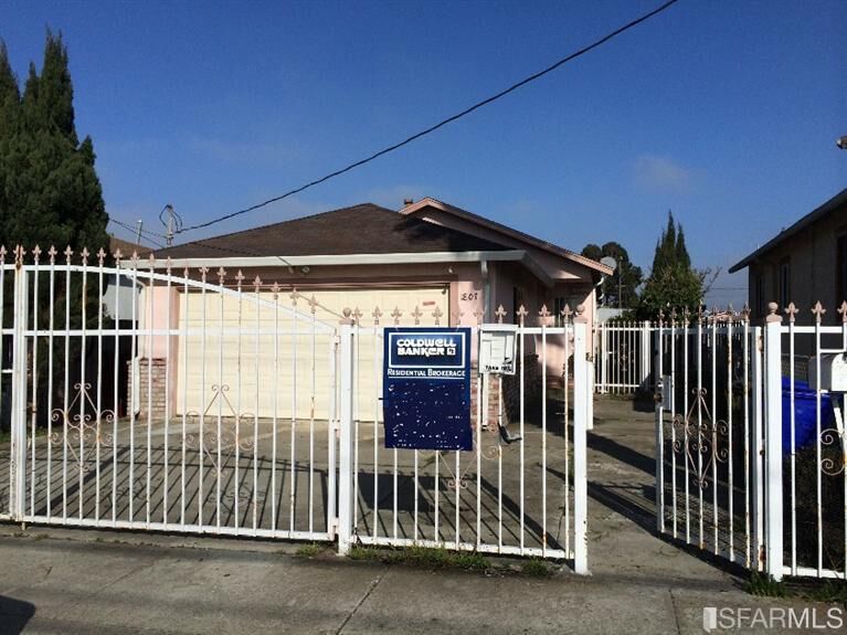 Property Photo: 1807 Northeast Pine Avenue CA 94806