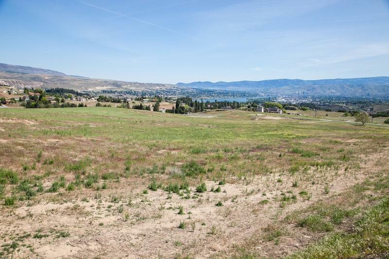 Property Photo:  861 Sage Crest Dr  WA 98801 