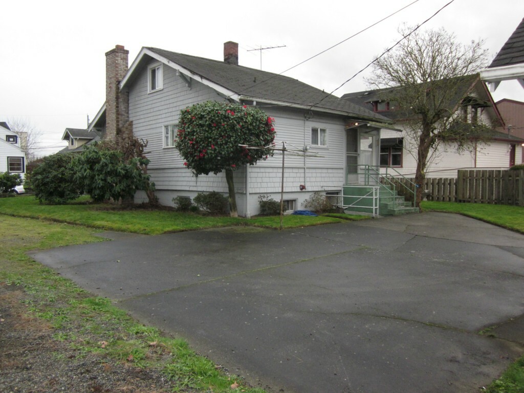 Property Photo:  315 4th St NE  WA 98002 